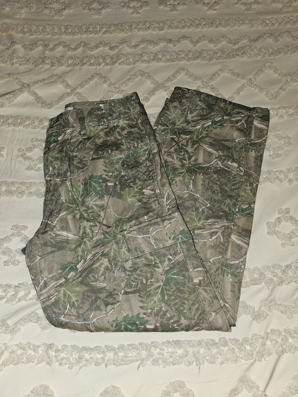 PacSun Men's Olive Green Camo Cargo Pants
